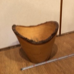 無垢の木の入れ物