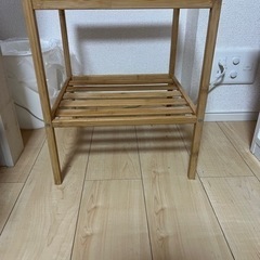 ベッドサイドテーブルの画像