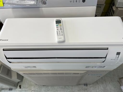 残り一台①ダイキン2021年製 「標準工事込み」 8畳向け 自動お掃除付き 冷暖房インバーターエアコン KuaL うるさらmini ホワイト ATM25YSE9-W