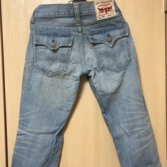 値下げ　リーバイス　702 クロップドパンツの画像