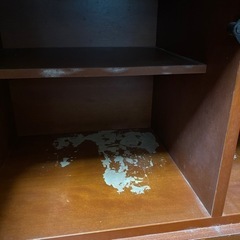 
大きな食器棚(木製)の画像