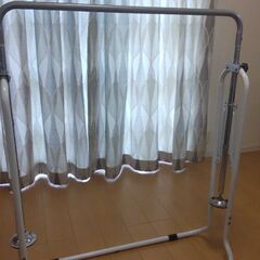 「終了しました」鉄棒　室内の画像