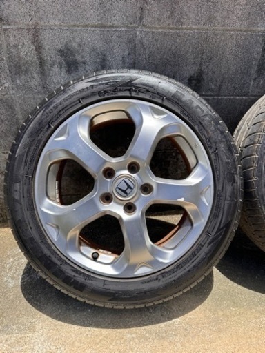 車のパーツ タイヤ、ホイール