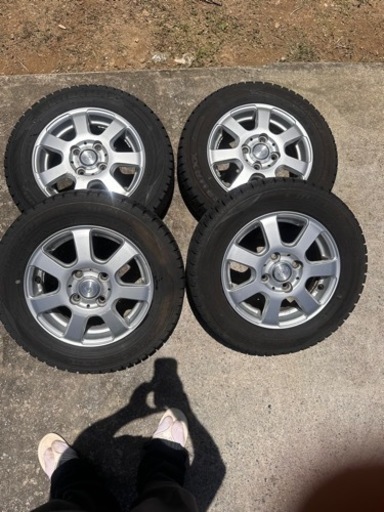 車のパーツ タイヤ、ホイール