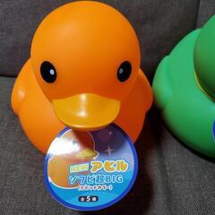 新品 タグ付き アヒル ソフビ超BIG グリーン  オレンジの画像