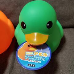 新品 タグ付き アヒル ソフビ超BIG グリーン  オレンジの画像