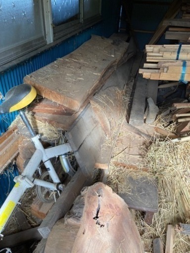 ケヤキの板材など多数