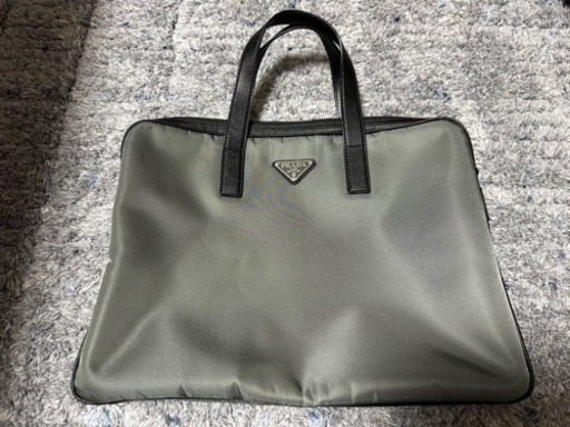 プラダ　ビジネスバッグ