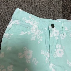 花柄クロップドパンツの画像
