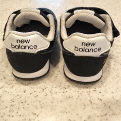 ニューバランス 373 キッズ13.5センチの黒スニーカーの画像