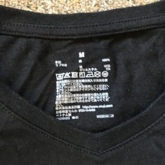 無印良品　tシャツ　黒色の画像