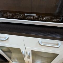 キッチンキャビネット　食器棚の画像