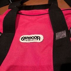 OUTDOOR ピンクのバッグ　別出品のリュック同時購入でお値引きしますの画像