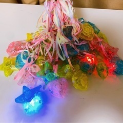 7/10まで　【おまけ可】 お祭りに！おもちゃとして LEDライト　ピカピカペンダント　約40個　※子供イベントの場合値下げありの画像