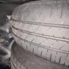 車のパーツの画像