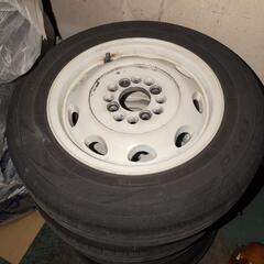 車のパーツの画像