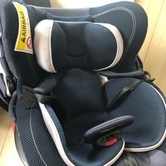 チャイルドシートとベビーベッドの画像
