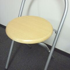 ★椅子　薄黄土色　折り畳み式　美品の画像