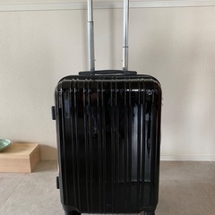 スーツケース　高さ55㎝×横38㎝×幅22㎝