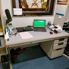 無料、事務所で使用の机など