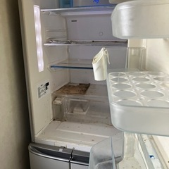 【無料】大型冷蔵庫あげます　家具 収納家具 本棚の画像