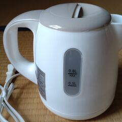 美品 電気ケトル 1000W ! すぐ沸かせる!の画像