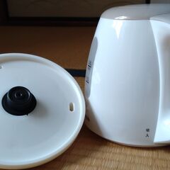 美品 電気ケトル 1000W ! すぐ沸かせる!の画像