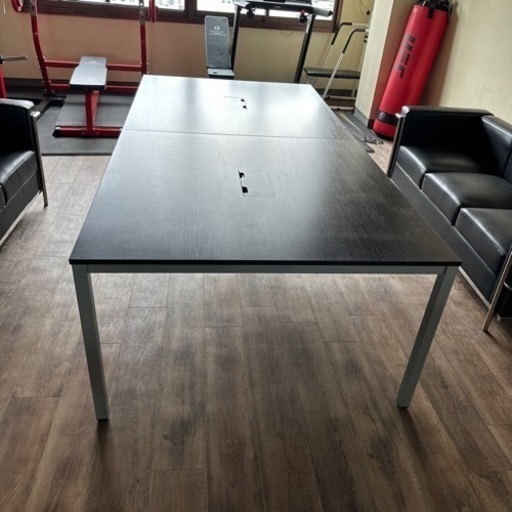 配線ボックス付きテーブル