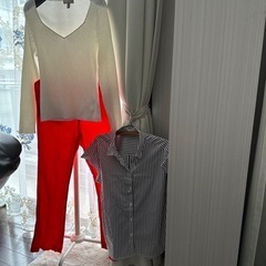 (決まりました)未使用Honeysシャツネックレス付き・H&M白...