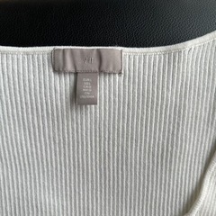 (決まりました)未使用Honeysシャツネックレス付き・H&M白トップス・H&M赤オレンジ麻パンツ 3点セットの画像