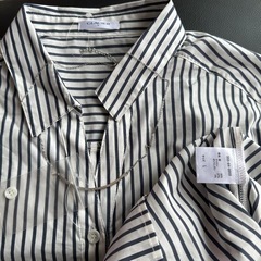 (決まりました)未使用Honeysシャツネックレス付き・H&M白トップス・H&M赤オレンジ麻パンツ 3点セットの画像