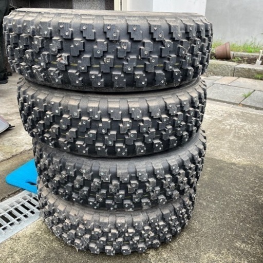 車のパーツ タイヤ、ホイール