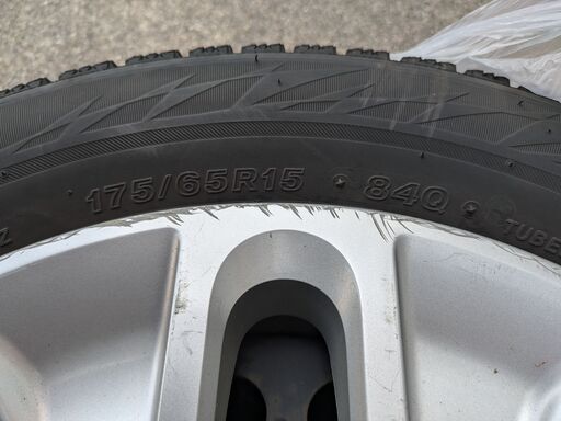 スタッドレスタイヤ（175/65R15）ホイール付
