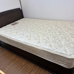 【6月24日〜25日限定取引】セミダブル　超美品マットレスとベッドフレームセット　の画像