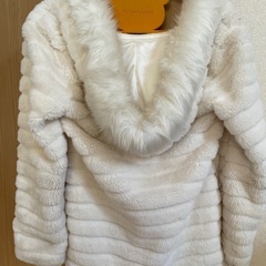 White ファーコート 👗の画像