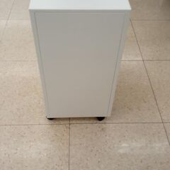 ★ジモティ割あり★  キャビネット　鍵無し 白 H60×D46×W30 クリーニング済み TJ6945の画像