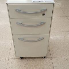 ★ジモティ割あり★  キャビネット　 クリーム H61×D45×...