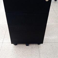 ★ジモティ割あり★ 輸入販売元(株)ハピラ キャビネット　 黒 ...