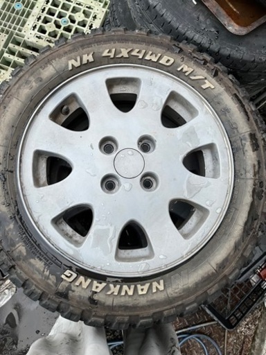 車のパーツ タイヤ、ホイール