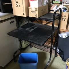 キャスターつきキャビネット