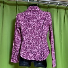 豹柄ピンク　厚手ブラウスの画像