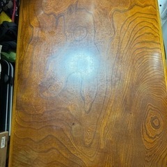  木製テーブル の画像