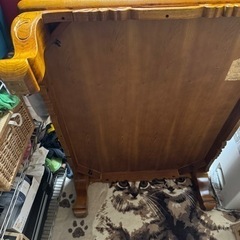  木製テーブル の画像