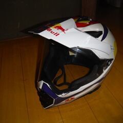 レッドブル·ヘルメット譲ります。