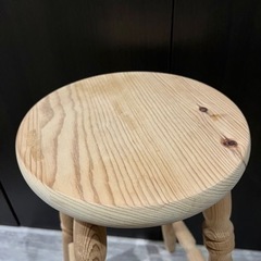 木製スツールの画像