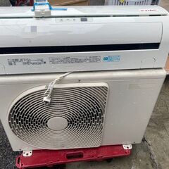 ☆中古￥25,800！TOSHIBA　8畳用2.5kwルームエアコン　家電　RAS-2557V(W)型　2018年製　【BF152】