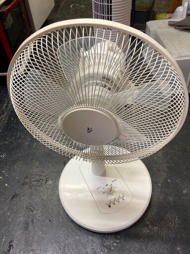 ☆中古￥2,000！YAMAZEN　30㎝リビング扇風機　家電　2016年製　JLT-AG301型　【BF157】