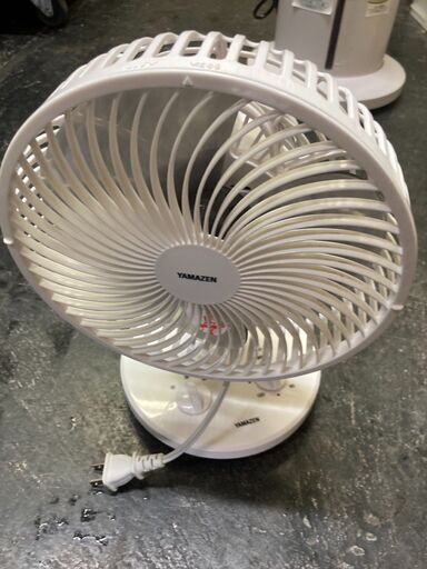 ☆中古￥￥2,000！YAMAZEN　卓上扇風機　家電　YDT-F186型　2023年製　【BF158】