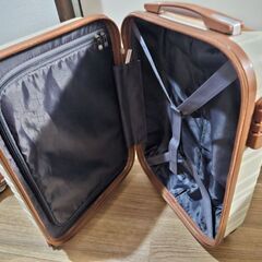 【訳あり】キャリーケースの画像