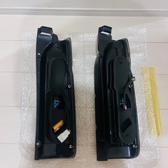 ハイエース 3型 テール 左のみ 2個の画像